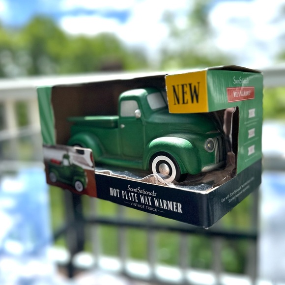 ScentSationals Other - ScentSationals Green Ceramic Vintage Truck Wax Warmer NIB